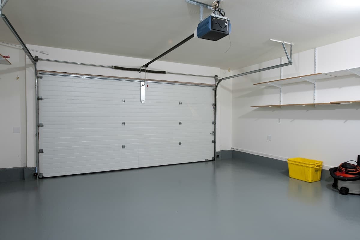 How Much Does It Cost To Slabjack A Delaminated Concrete Floor - Interior of a clean garage in a house