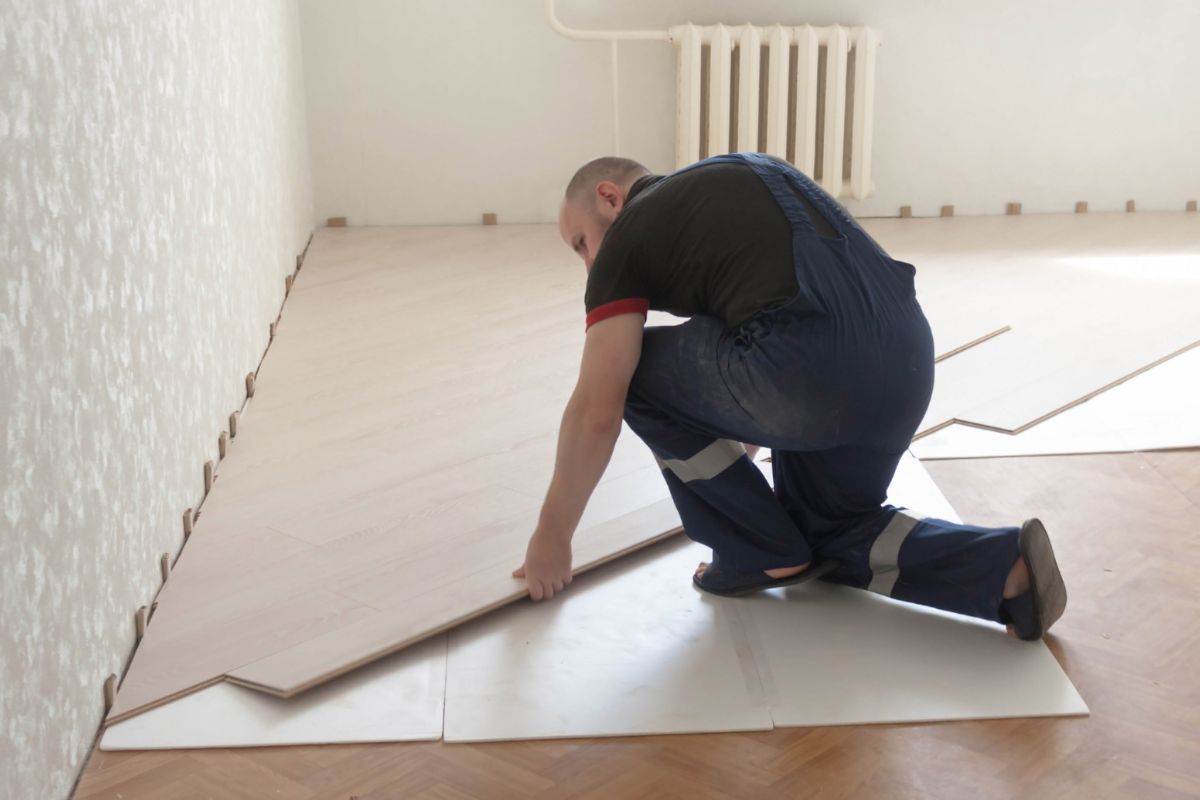 installation, installation, installation of laminate strips over old linoleum with a substrate. Repair, updating the surface of the floor without dismantling the old coating.